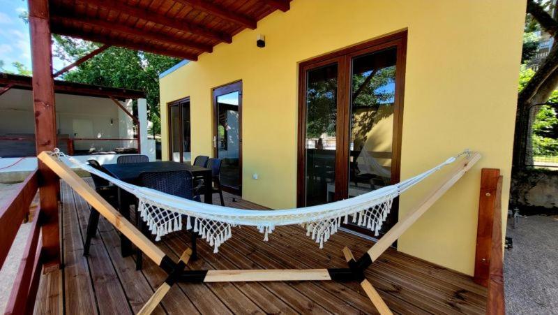 Sunny Resort Donji Karin Экстерьер фото