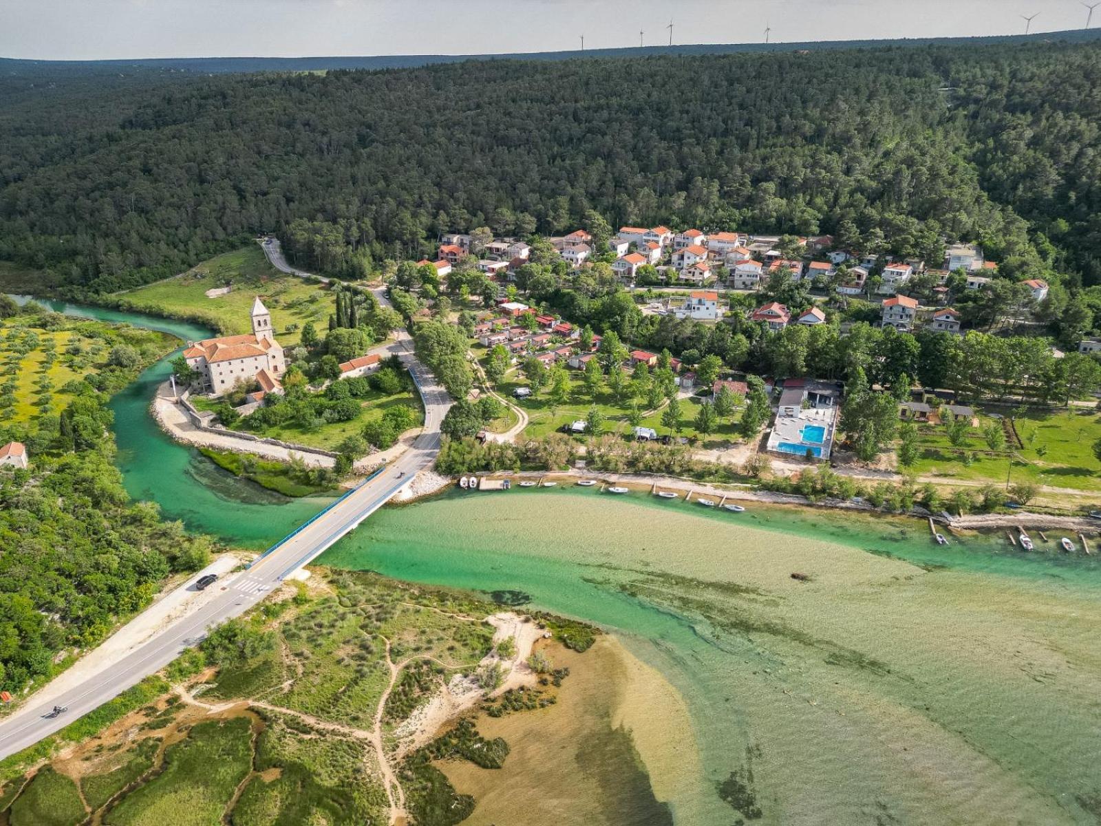 Sunny Resort Donji Karin Экстерьер фото